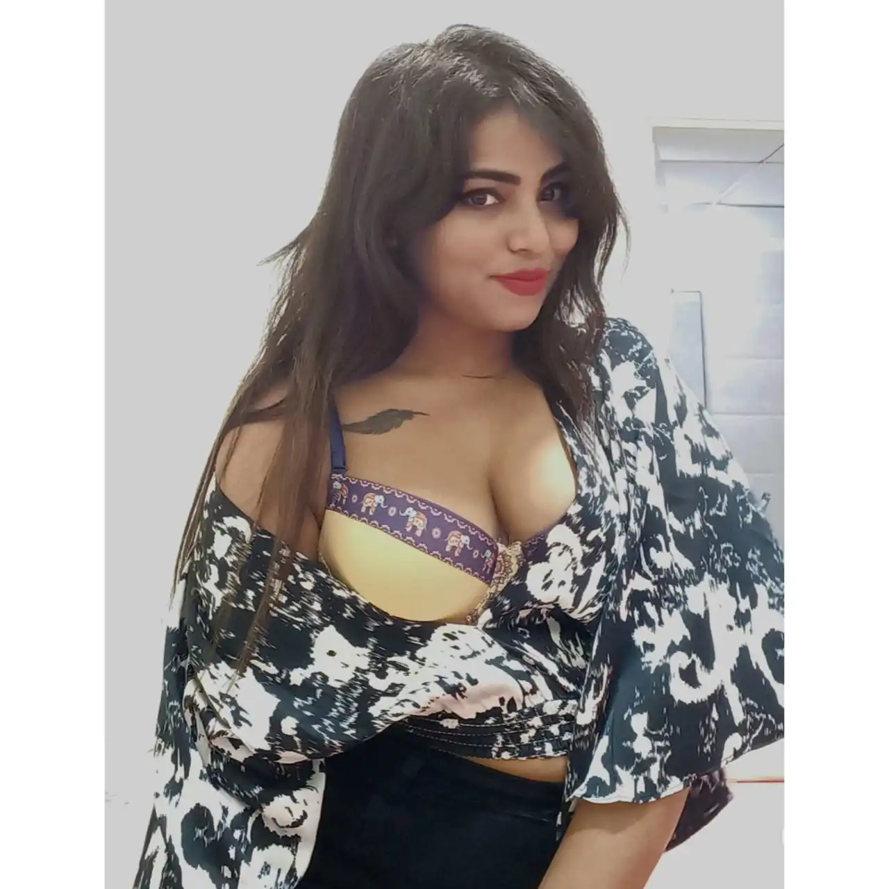 Glamorous call girl Kota in a sophisticated outfit